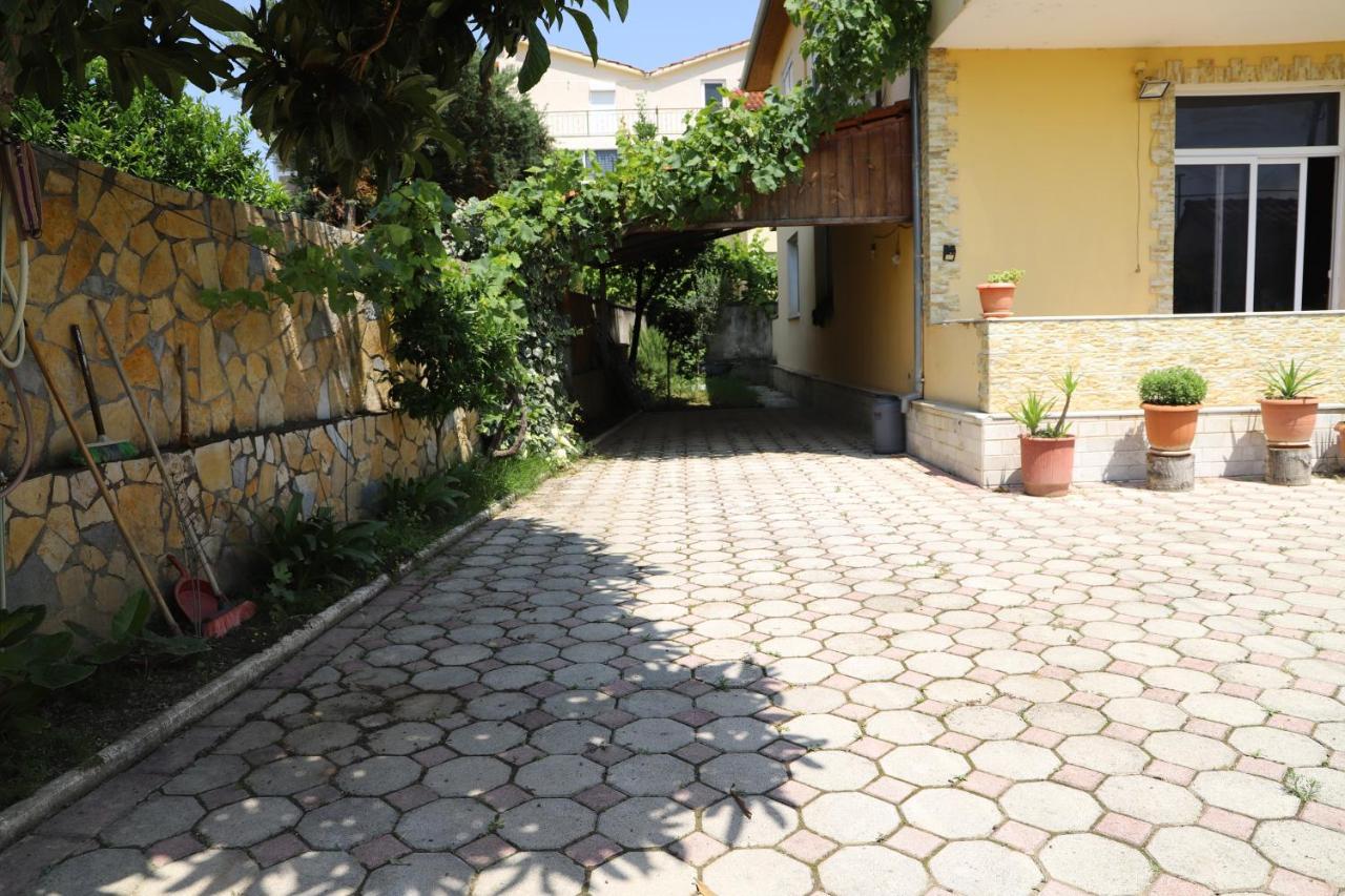 Raisa Guesthouse 12 Berat Exterior photo