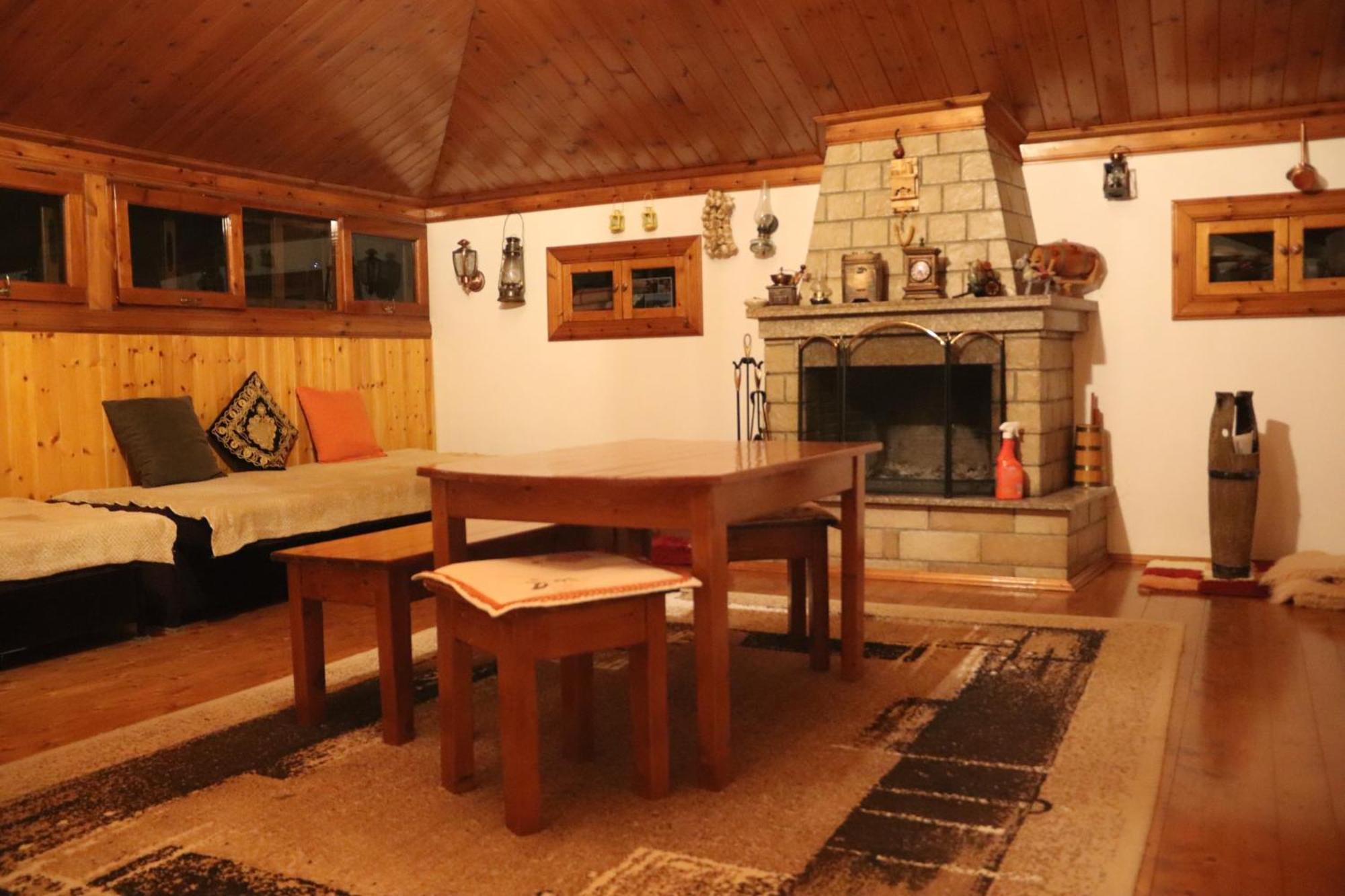 Raisa Guesthouse 12 Berat Exterior photo